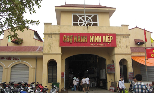 Chợ quần áo Ninh Hiệp